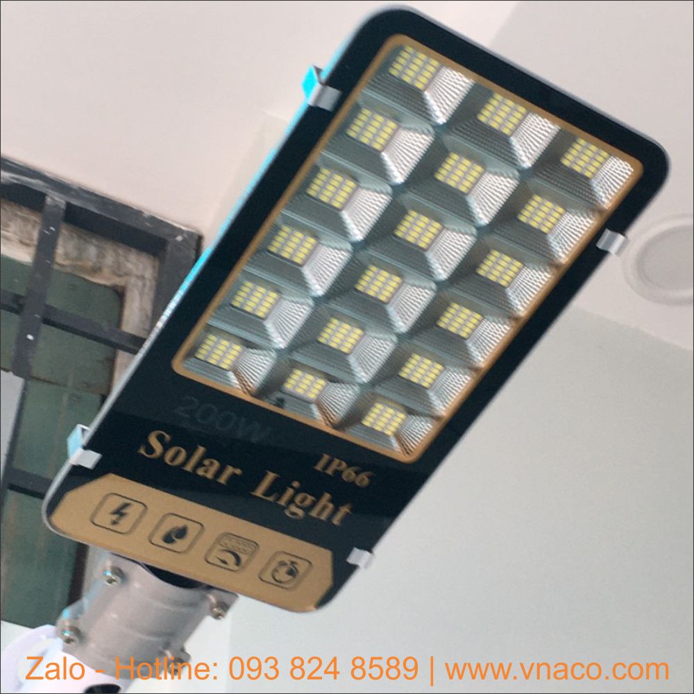 Đèn đường năng lượng mặt trời 200W 18 ô LED